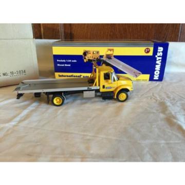 First Gear 1:34 International Truck Slide Back Komatsu Equipment