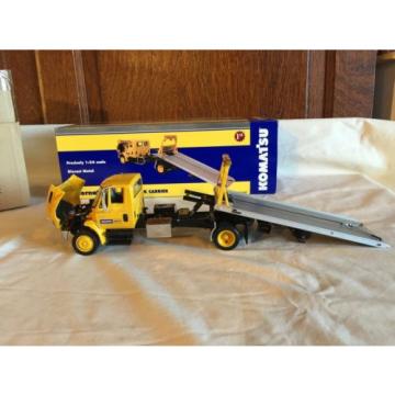 First Gear 1:34 International Truck Slide Back Komatsu Equipment