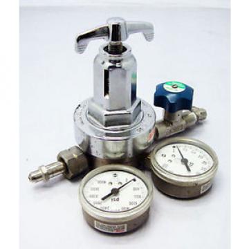 Linde Union Carbide Corporation Speciality Gases Regulator with 2 Gauges SST-316