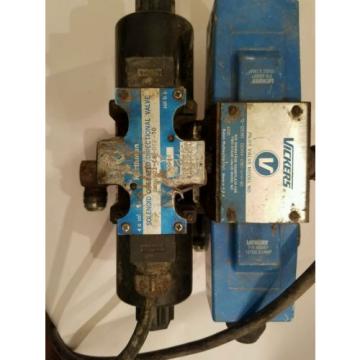 Vickers DG4S4-018C-U-H-60 Hydraulic Double Solenoid Pilot Valve