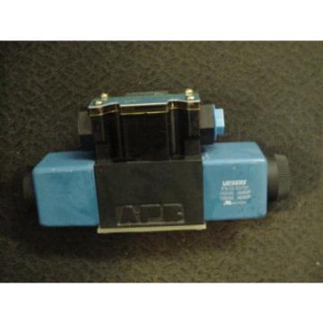 origin Eaton Vickers Hydraulic Solenoid Valve 02-109685 DG4V-3S-6C-M-FW-B5-60