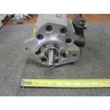 NEW SUNSTRAND DYNAMATIC LIMITED HYDRAULIC PUMP # 551101133190